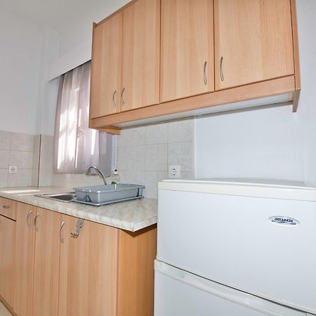 Ira Apartments Kamári エクステリア 写真