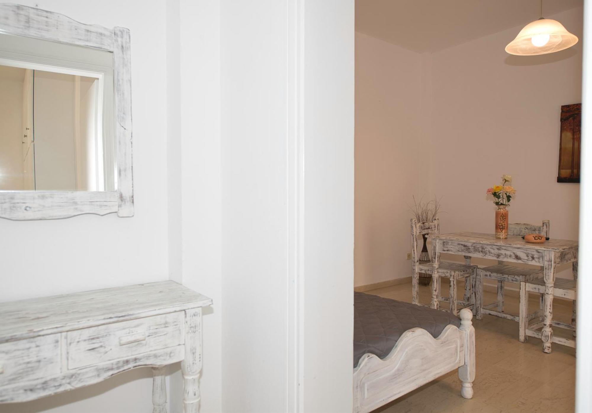 Ira Apartments Kamári エクステリア 写真