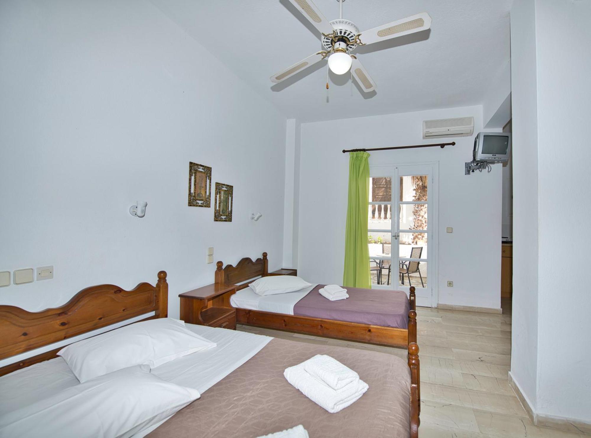 Ira Apartments Kamári エクステリア 写真